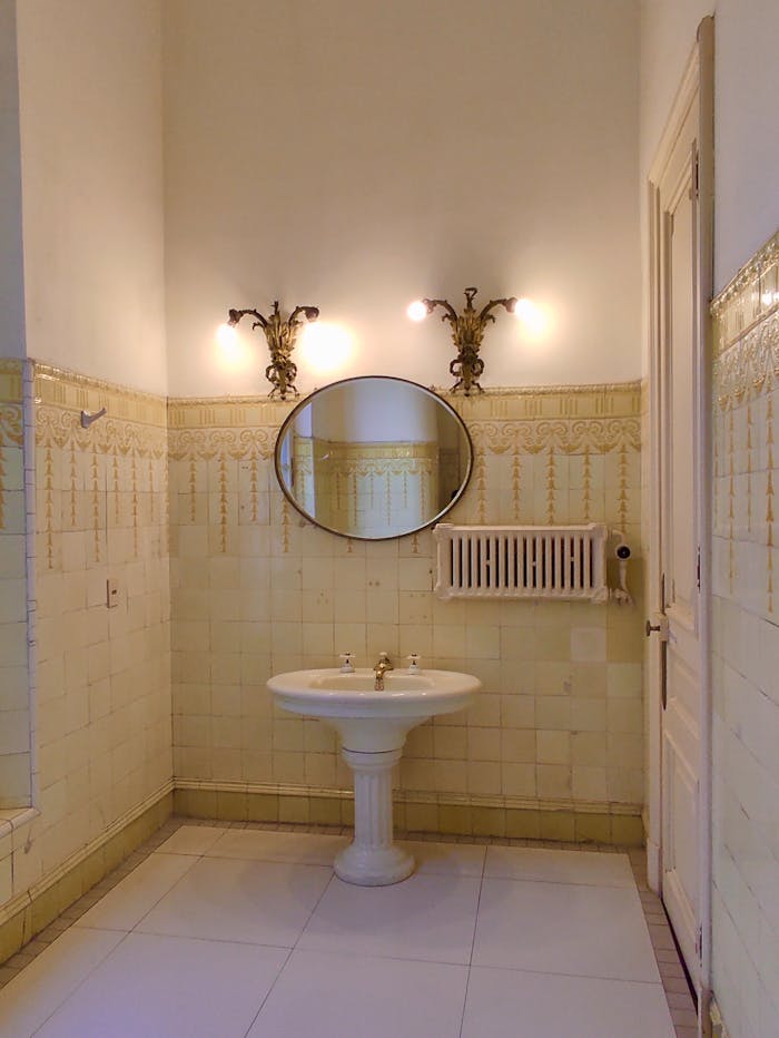 Vintage bathroom featuring classic tiles and fixtures in Montevideo, Uruguay.